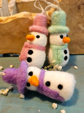 Load image into Gallery viewer, Snowy Small &amp; Tall