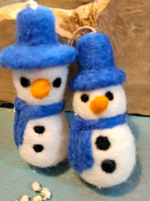 Load image into Gallery viewer, Snowy Small &amp; Tall