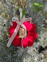 Load image into Gallery viewer, Felt Wreath with Bell