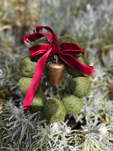 Load image into Gallery viewer, Felt Wreath with Bell