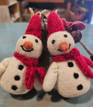 Load image into Gallery viewer, Snowy Small &amp; Tall