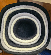 Load image into Gallery viewer, Felt Bowls