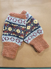 Load image into Gallery viewer, Short Fair Isle Mitts