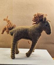 Load image into Gallery viewer, FELTED HAND STITCHED FARM ANIMALS