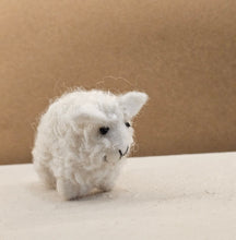 Load image into Gallery viewer, FELTED HAND STITCHED FARM ANIMALS
