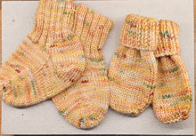 Load image into Gallery viewer, Handmade Knitted Baby Booties &amp; Mittens Set