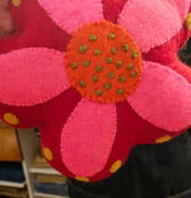 Load image into Gallery viewer, Flower Cushion