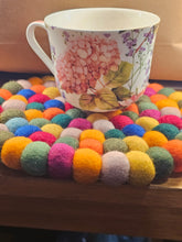 Load image into Gallery viewer, Felt Ball Trivet