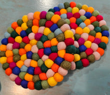 Load image into Gallery viewer, Felt Ball Trivet